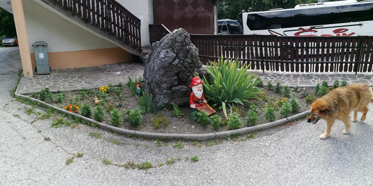 Domacija Za Robom Appartement Cerkno Buitenkant foto